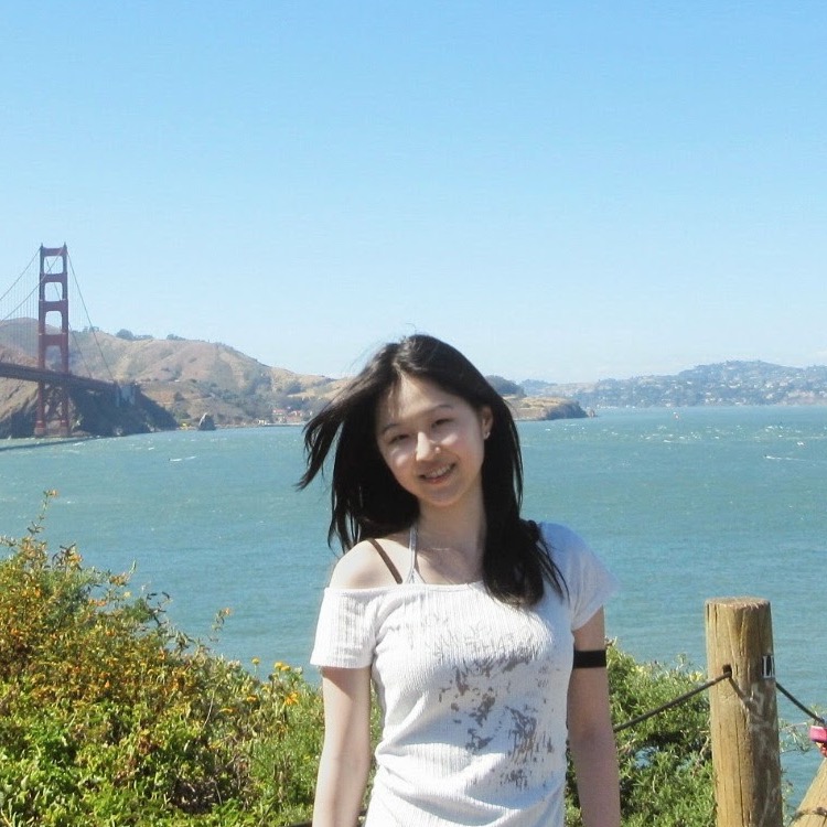 Iris Xu at the Golden Gate Bridge